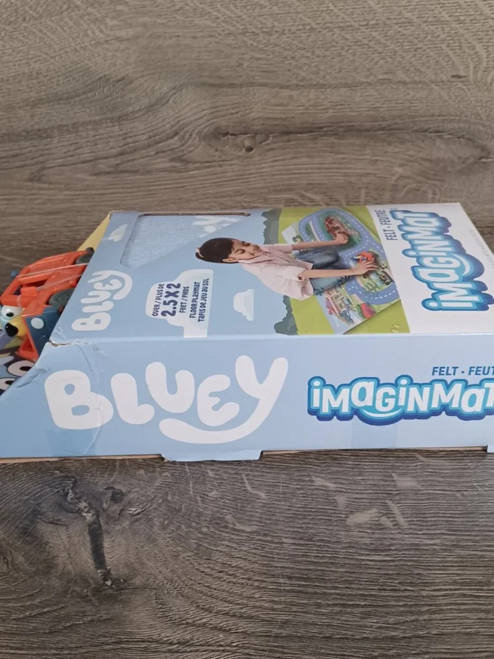 NIB Bluey Imaginmat Felt  2.5’ X 2’ Bluey In Car